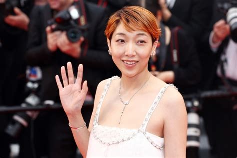 安藤サクラ胸|安藤サクラの胸元大胆な赤ドレス姿に「似合うステキ」「待ちに。